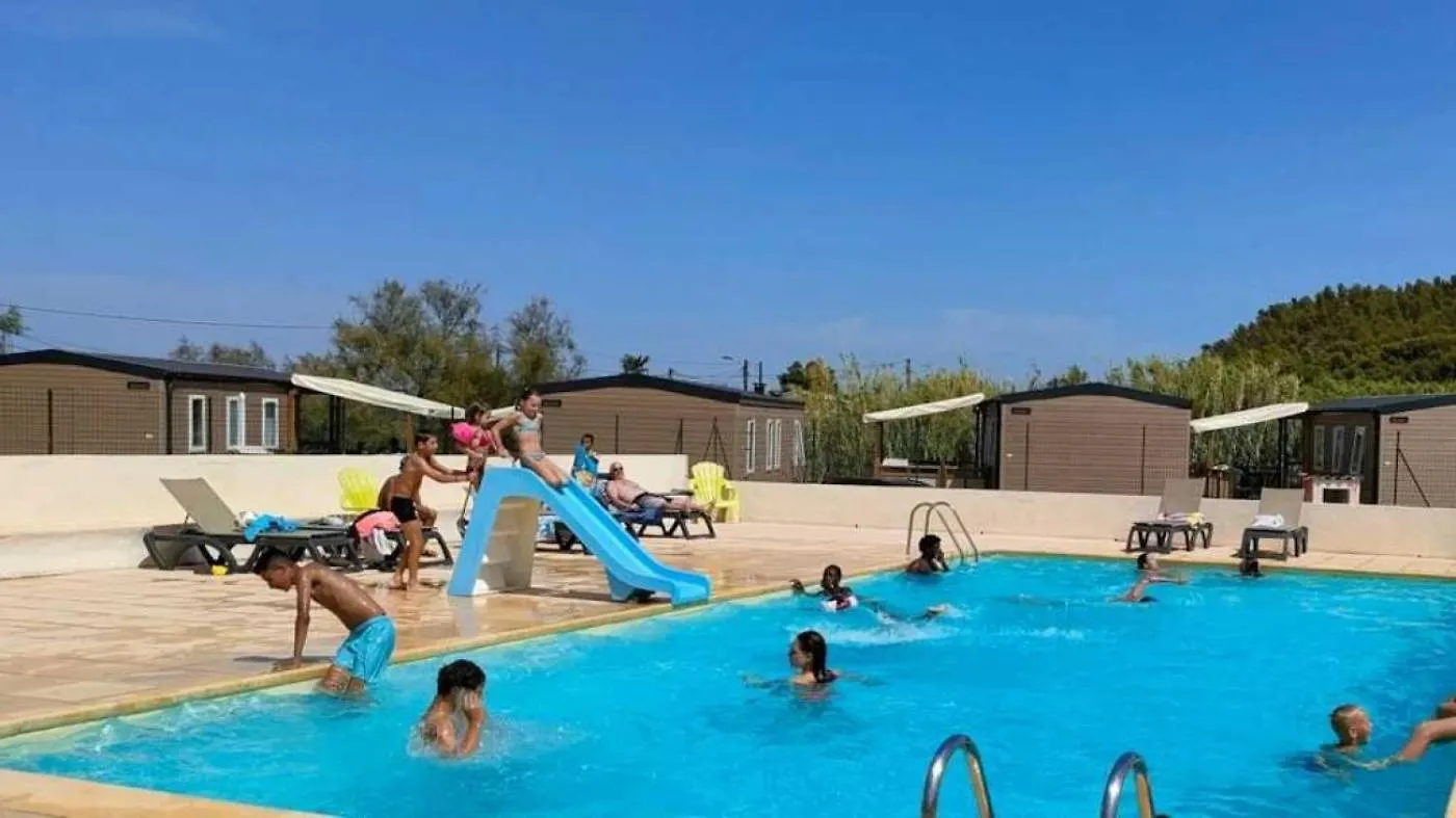 Campsite Camping 3 Etoiles - Piscine - Ccbaega Saint-Mitre-les-Remparts France