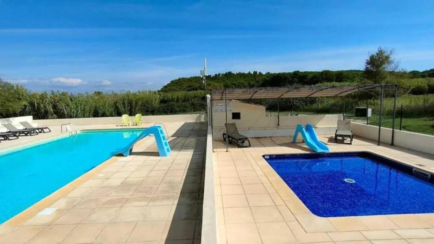 Campsite Camping 3 Etoiles - Piscine - Ccbaega Saint-Mitre-les-Remparts