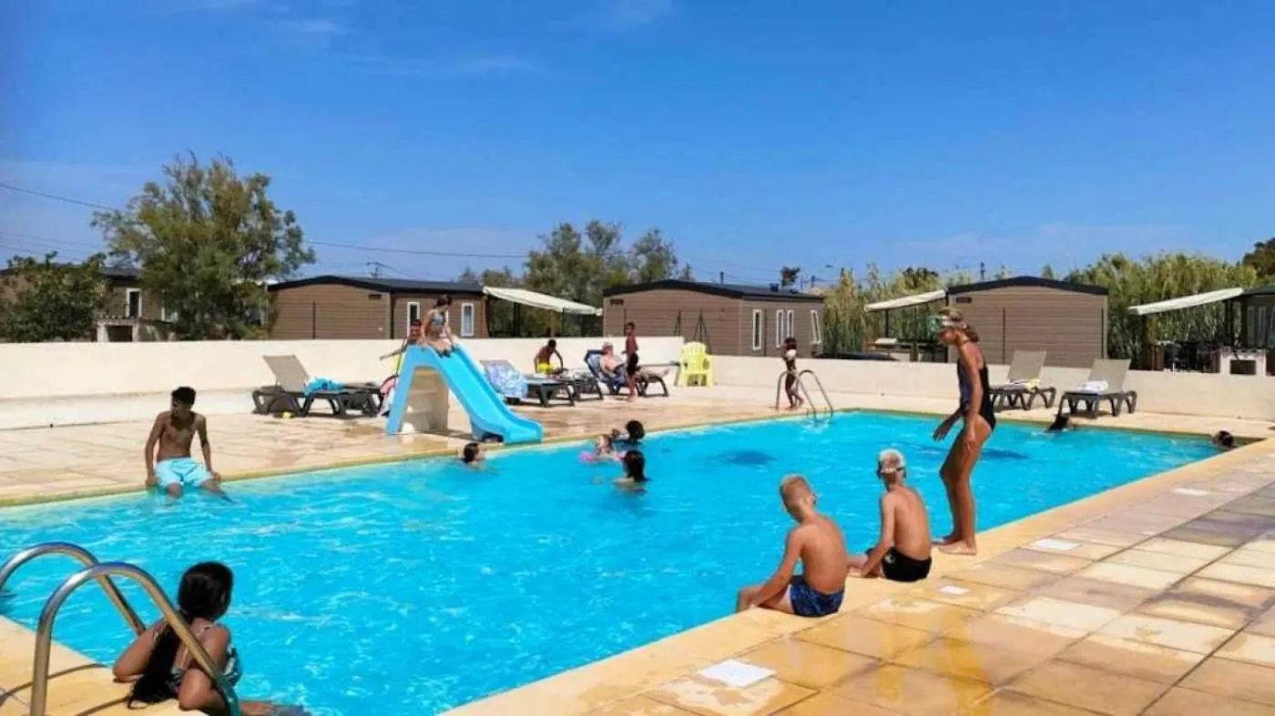 Campsite Camping 3 Etoiles - Piscine - Ccbaega Saint-Mitre-les-Remparts
