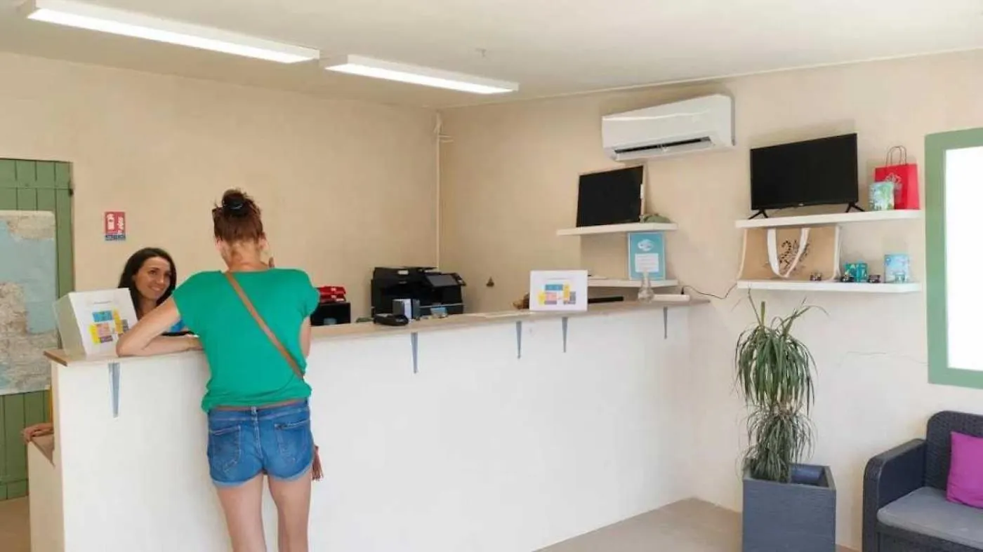 Camping 3 Etoiles - Piscine - Ccbaega Saint-Mitre-les-Remparts France