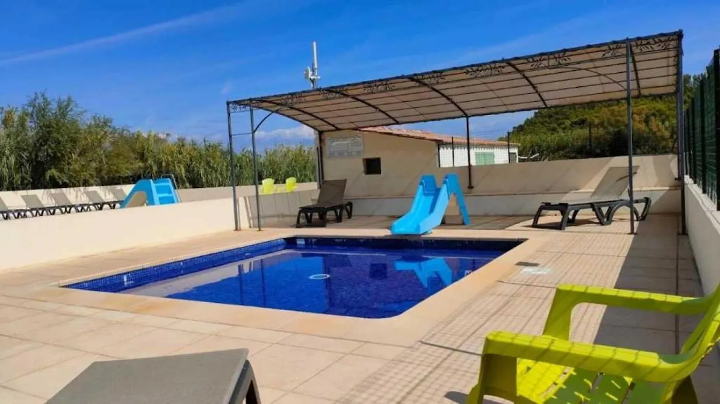 Camping 3 Etoiles - Piscine - Ccbaega Saint-Mitre-les-Remparts 0*,  França