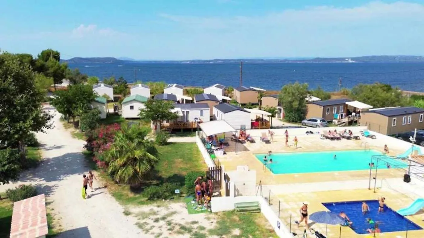 Campsite Camping 3 Etoiles - Piscine - Ccbaega Saint-Mitre-les-Remparts