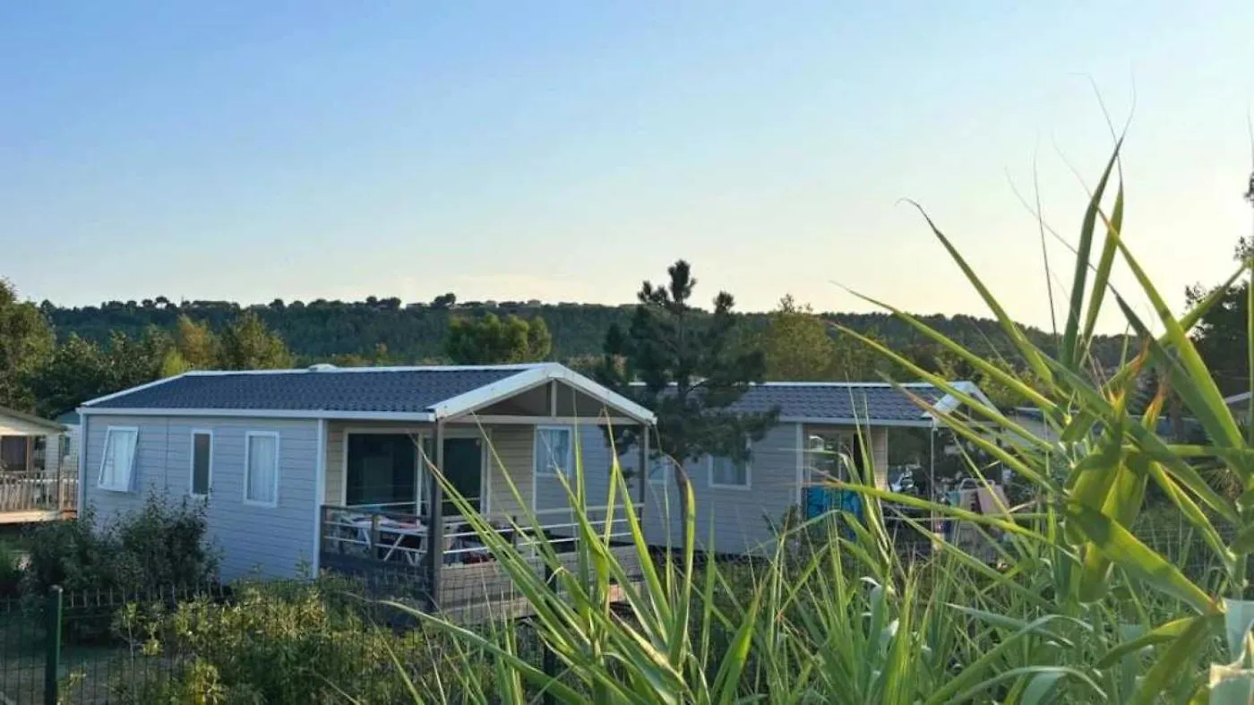 Camping 3 Etoiles - Piscine - Ccbaega Saint-Mitre-les-Remparts