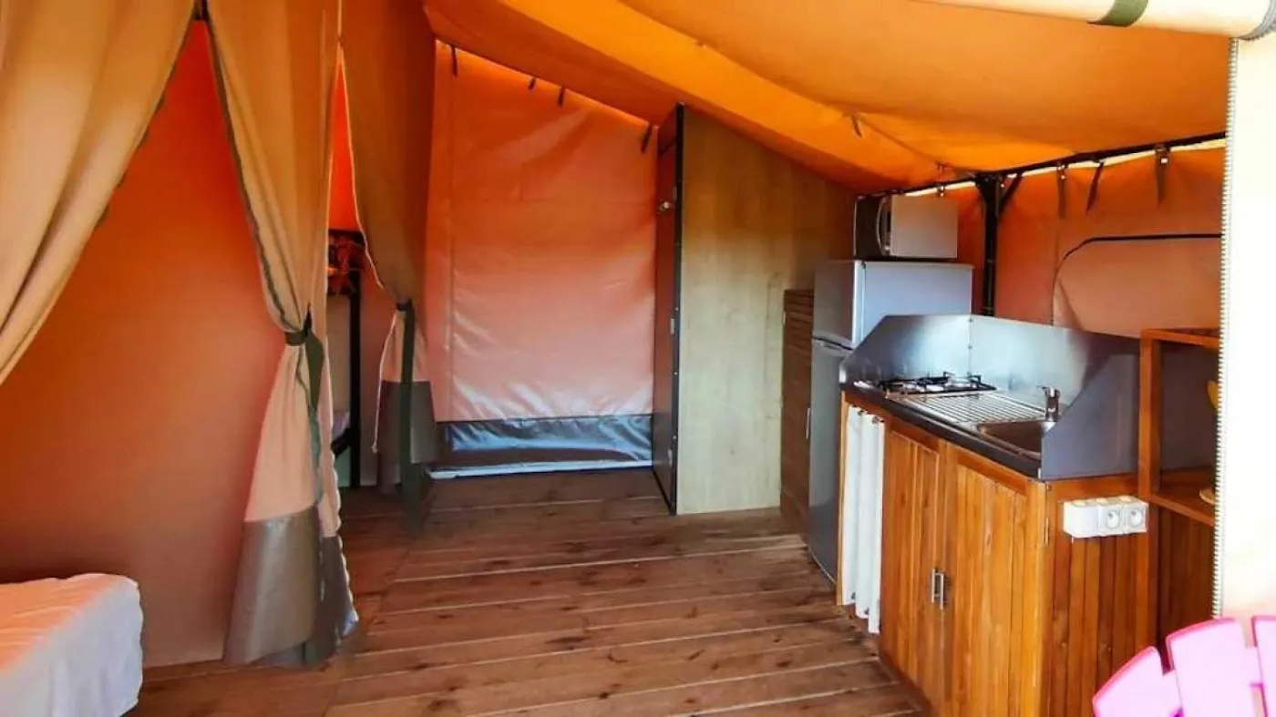 Camping 3 Etoiles - Piscine - Ccbaega Saint-Mitre-les-Remparts France