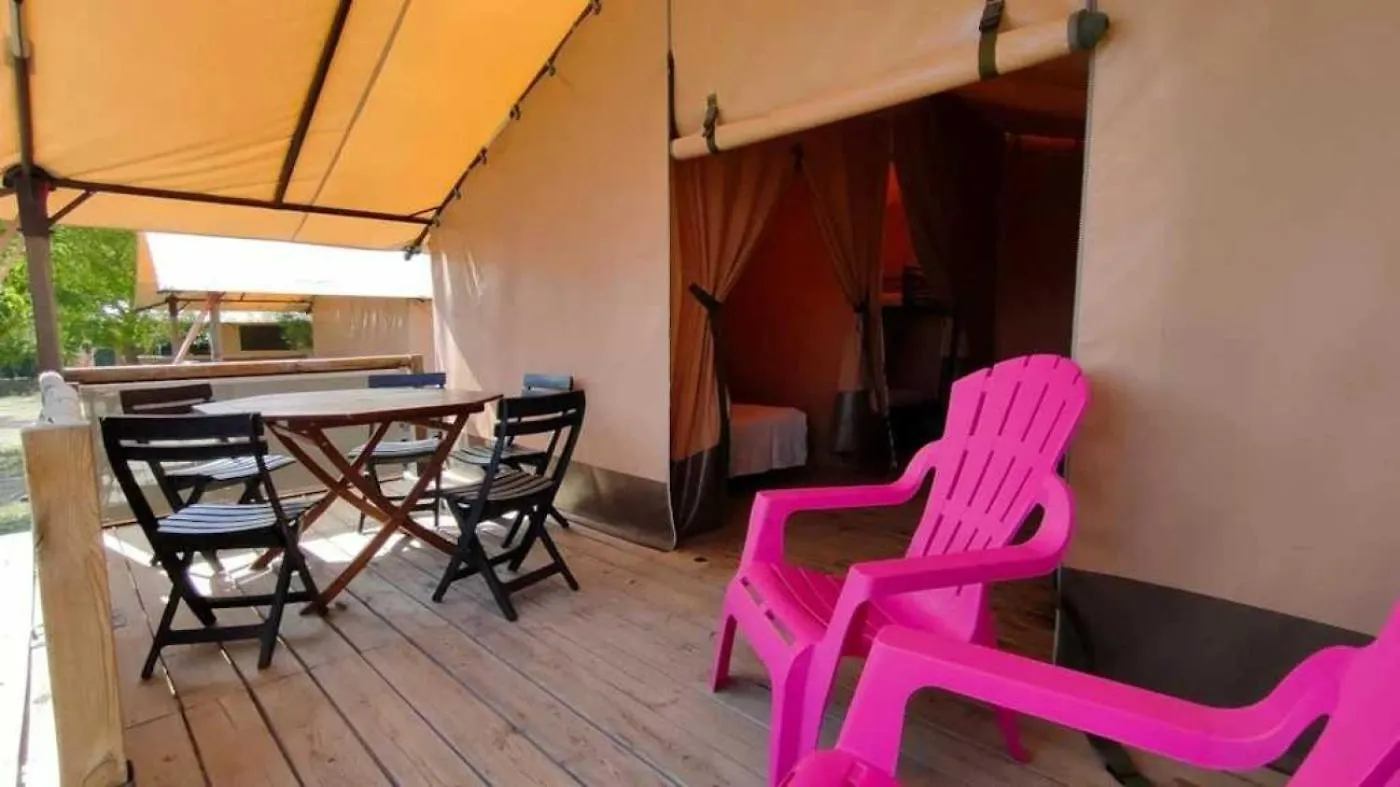 Camping 3 Etoiles - Piscine - Ccbaega Saint-Mitre-les-Remparts 0*,  France