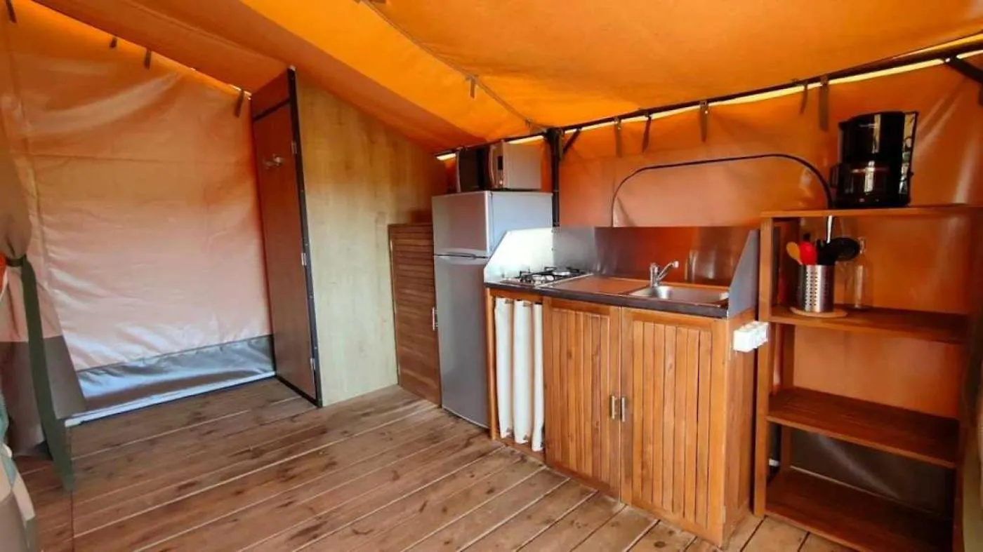 Campsite Camping 3 Etoiles - Piscine - Ccbaega Saint-Mitre-les-Remparts