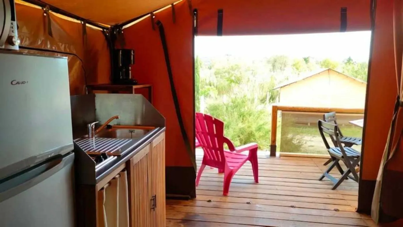Camping 3 Etoiles - Piscine - Ccbaega Saint-Mitre-les-Remparts