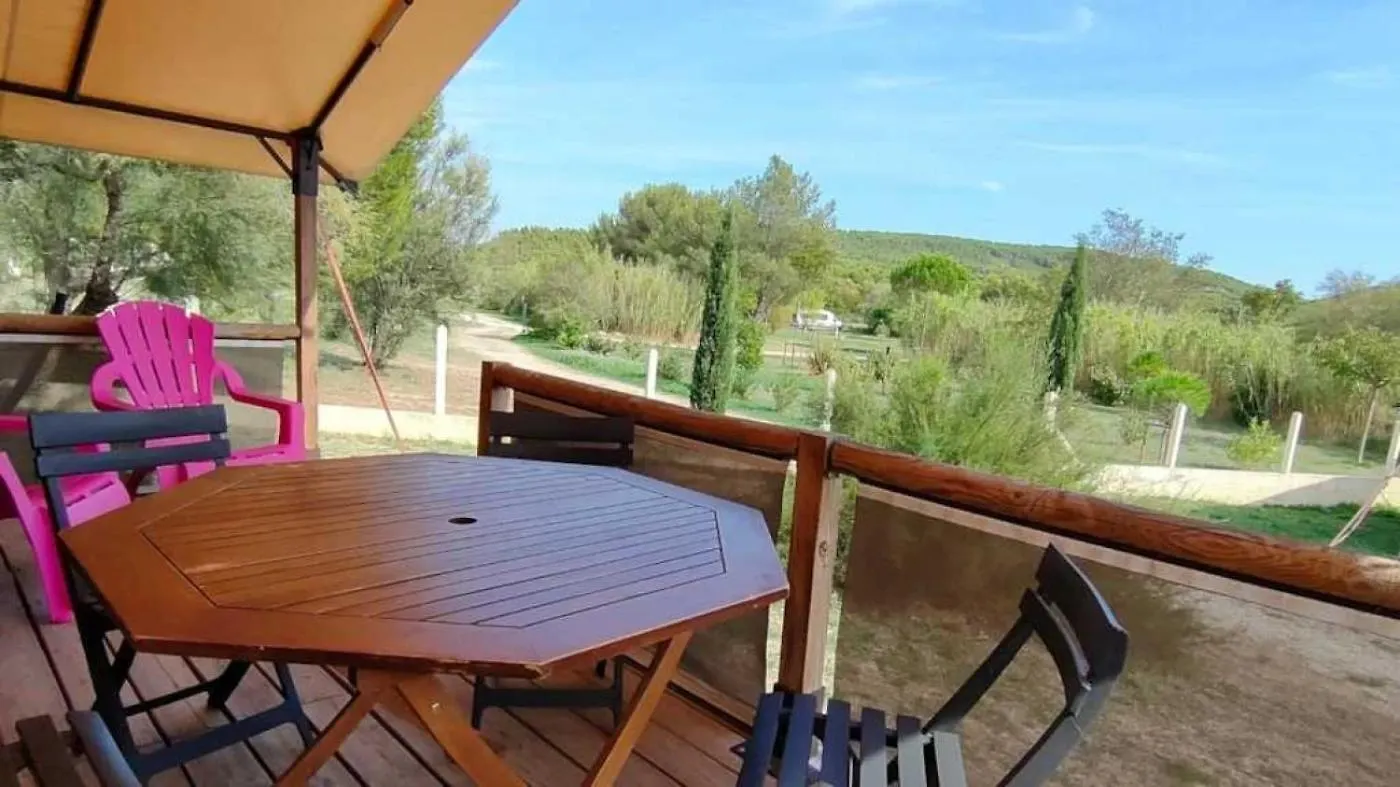 Campsite Camping 3 Etoiles - Piscine - Ccbaega Saint-Mitre-les-Remparts France