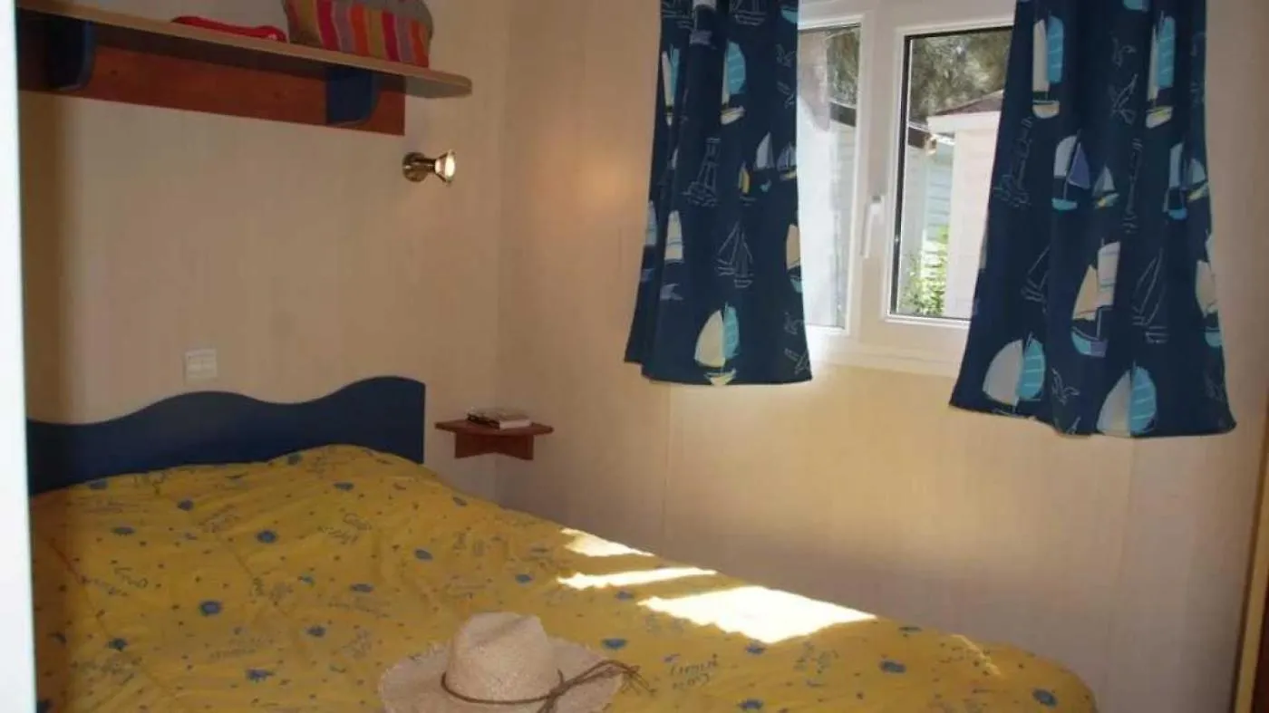 Camping 3 Etoiles - Piscine - Ccbaega Saint-Mitre-les-Remparts 0*,  France