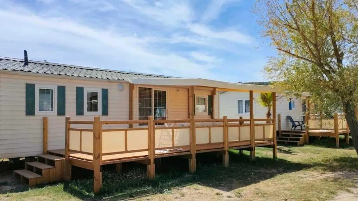 Camping 3 Etoiles - Piscine - Ccbaega Saint-Mitre-les-Remparts 0*,  France