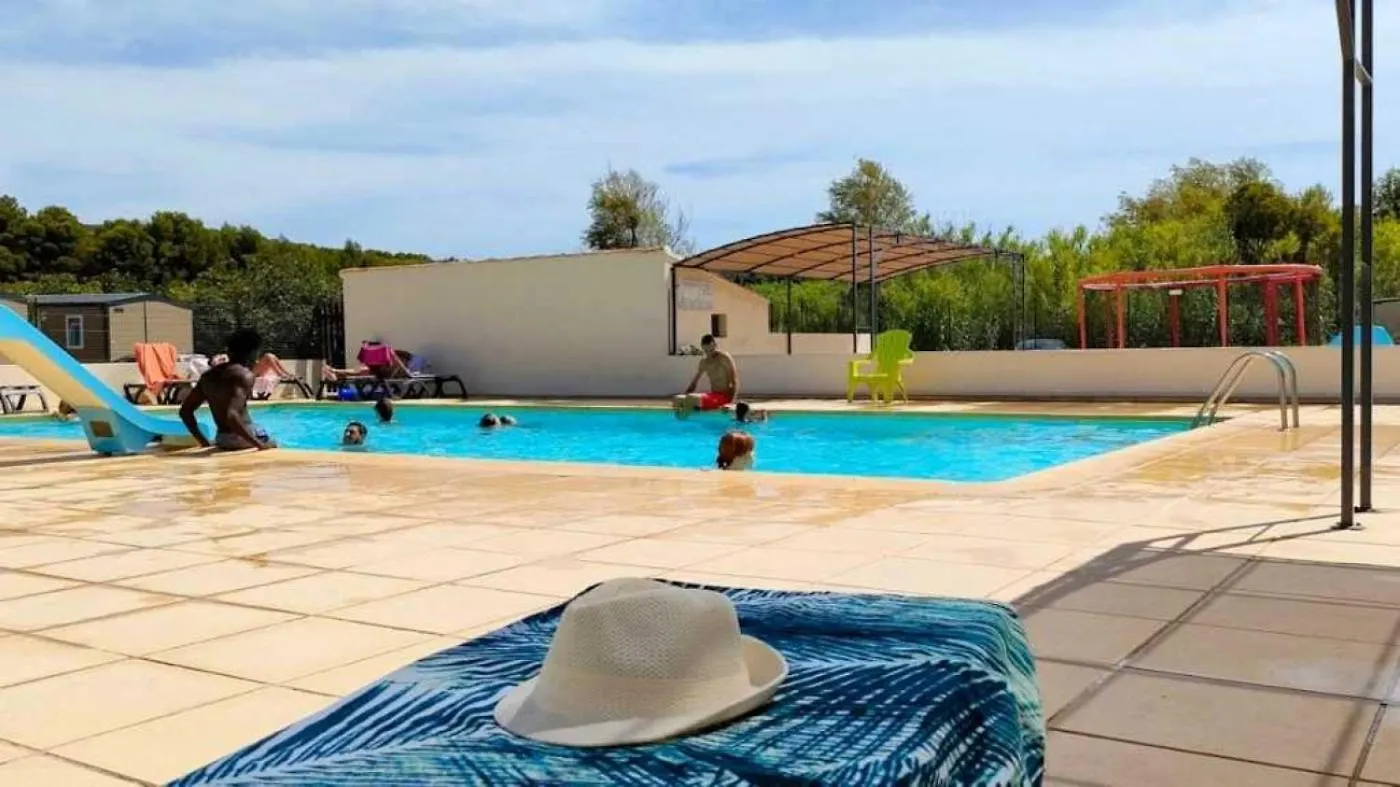 Camping 3 Etoiles - Piscine - Ccbaega Saint-Mitre-les-Remparts Campsite