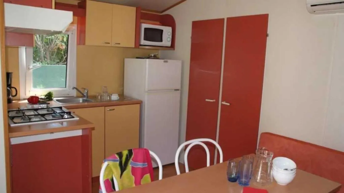 Campsite Camping 3 Etoiles - Piscine - Ccbaega Saint-Mitre-les-Remparts
