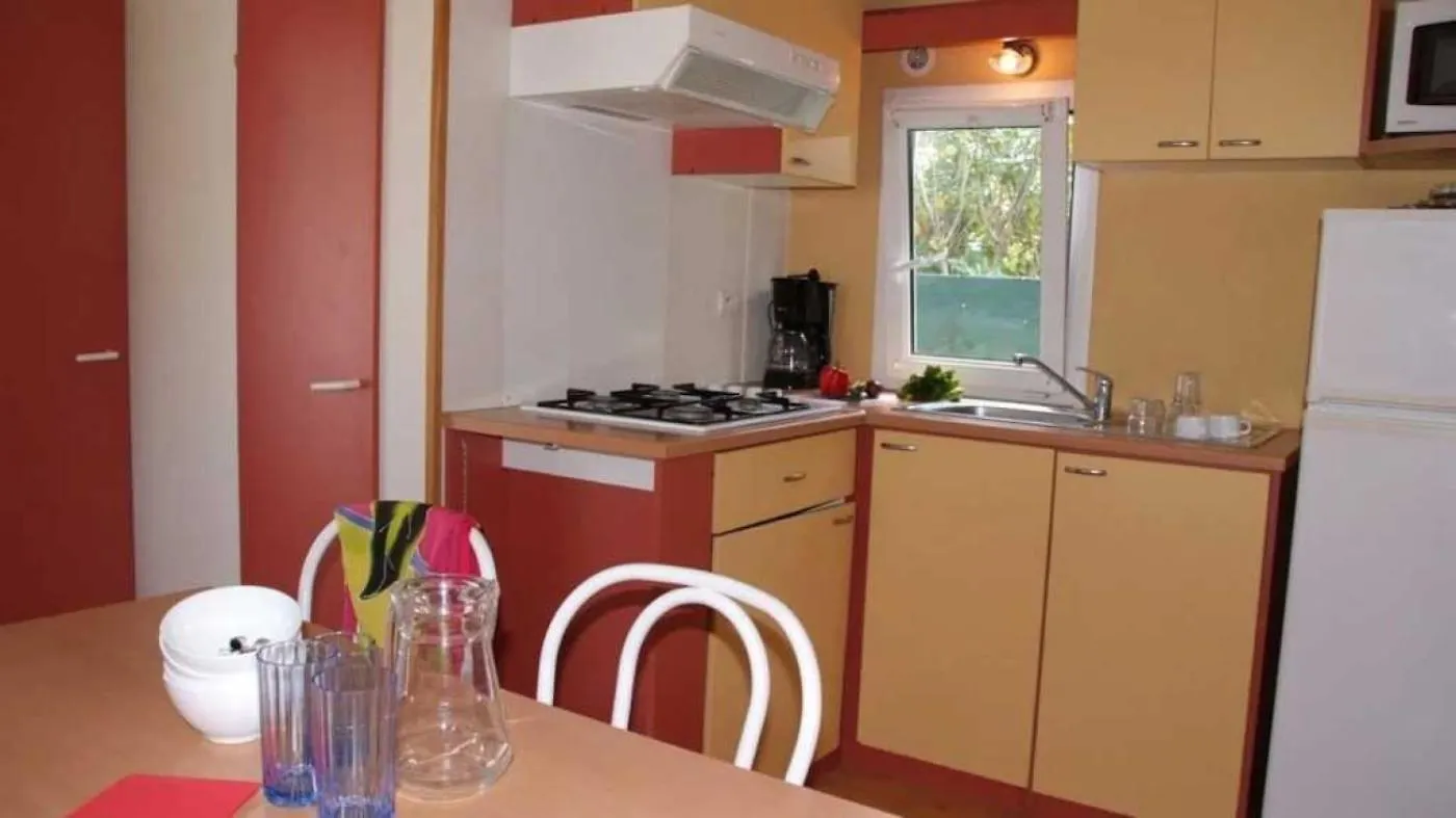 Camping 3 Etoiles - Piscine - Ccbaega Saint-Mitre-les-Remparts France