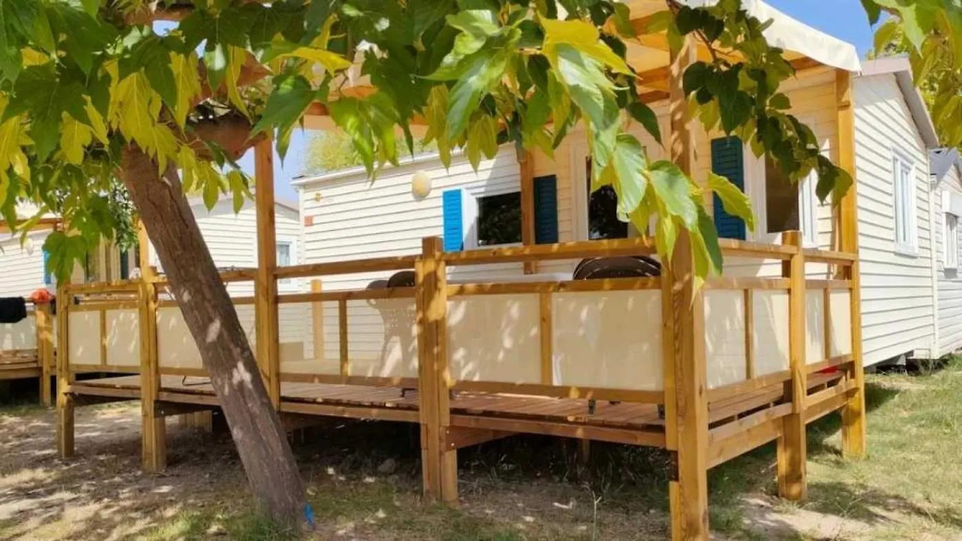 Camping 3 Etoiles - Piscine - Ccbaega Saint-Mitre-les-Remparts France