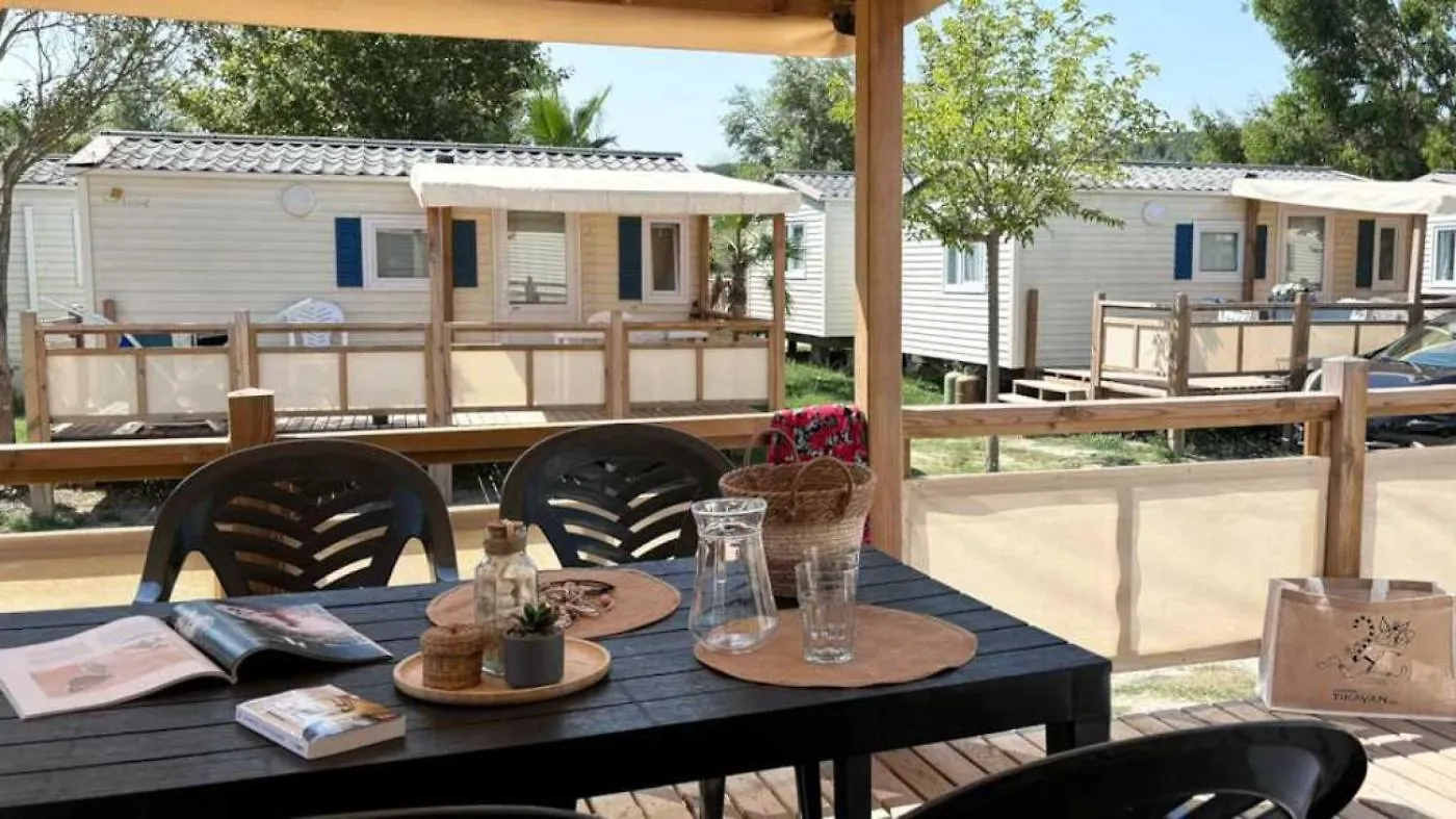 Campsite Camping 3 Etoiles - Piscine - Ccbaega Saint-Mitre-les-Remparts