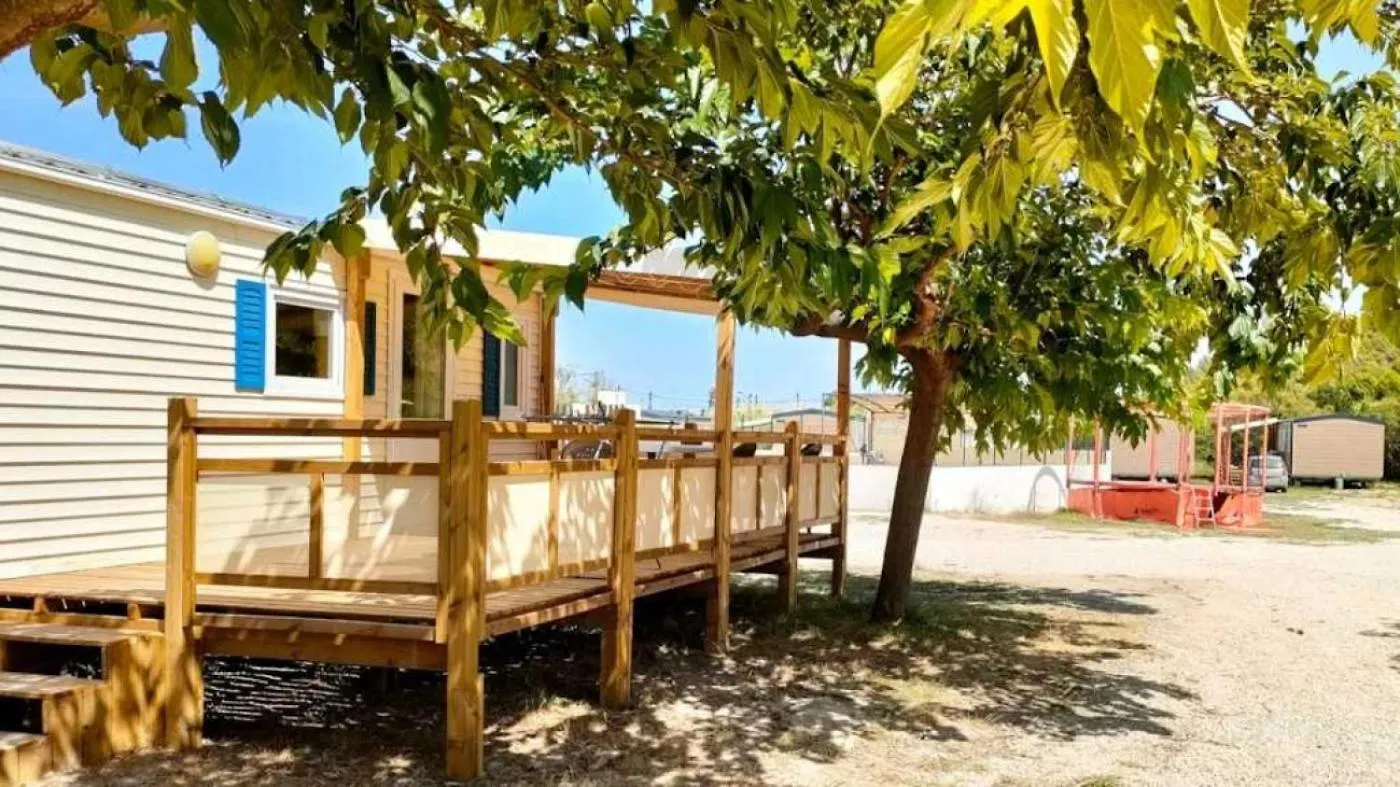 Camping 3 Etoiles - Piscine - Ccbaega Saint-Mitre-les-Remparts 0*,  France